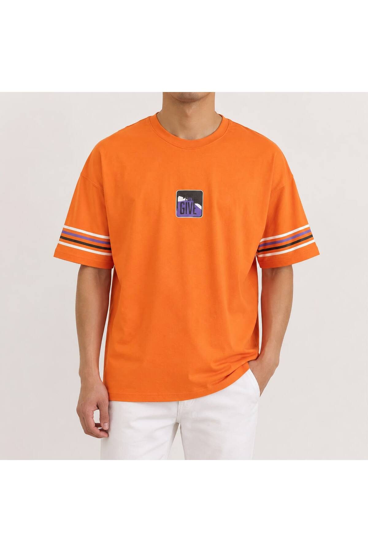 Oversize Erkek T-Shirt Turuncu – Kol Şerit Detaylı Baskılı Bisiklet Yaka Kısa Kollu Günlük Tişört